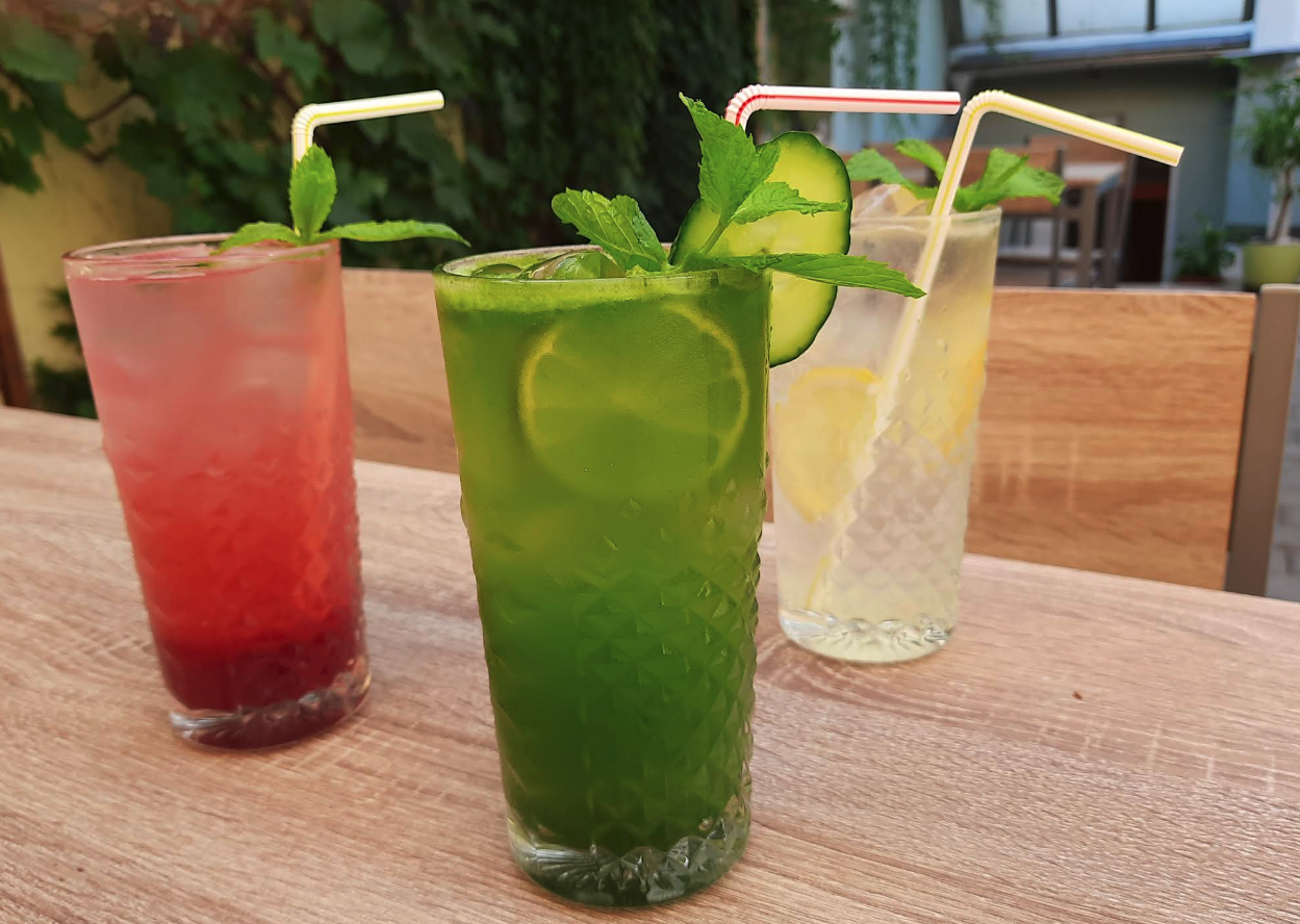 Čerstvé nápoje na terase